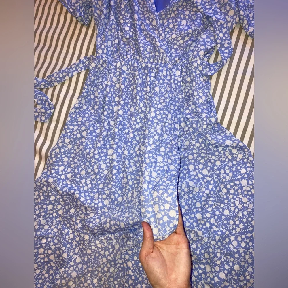 ✨3/15 Sienna sky blue floral faux wrap dress XSmall - Picture 4 of 8